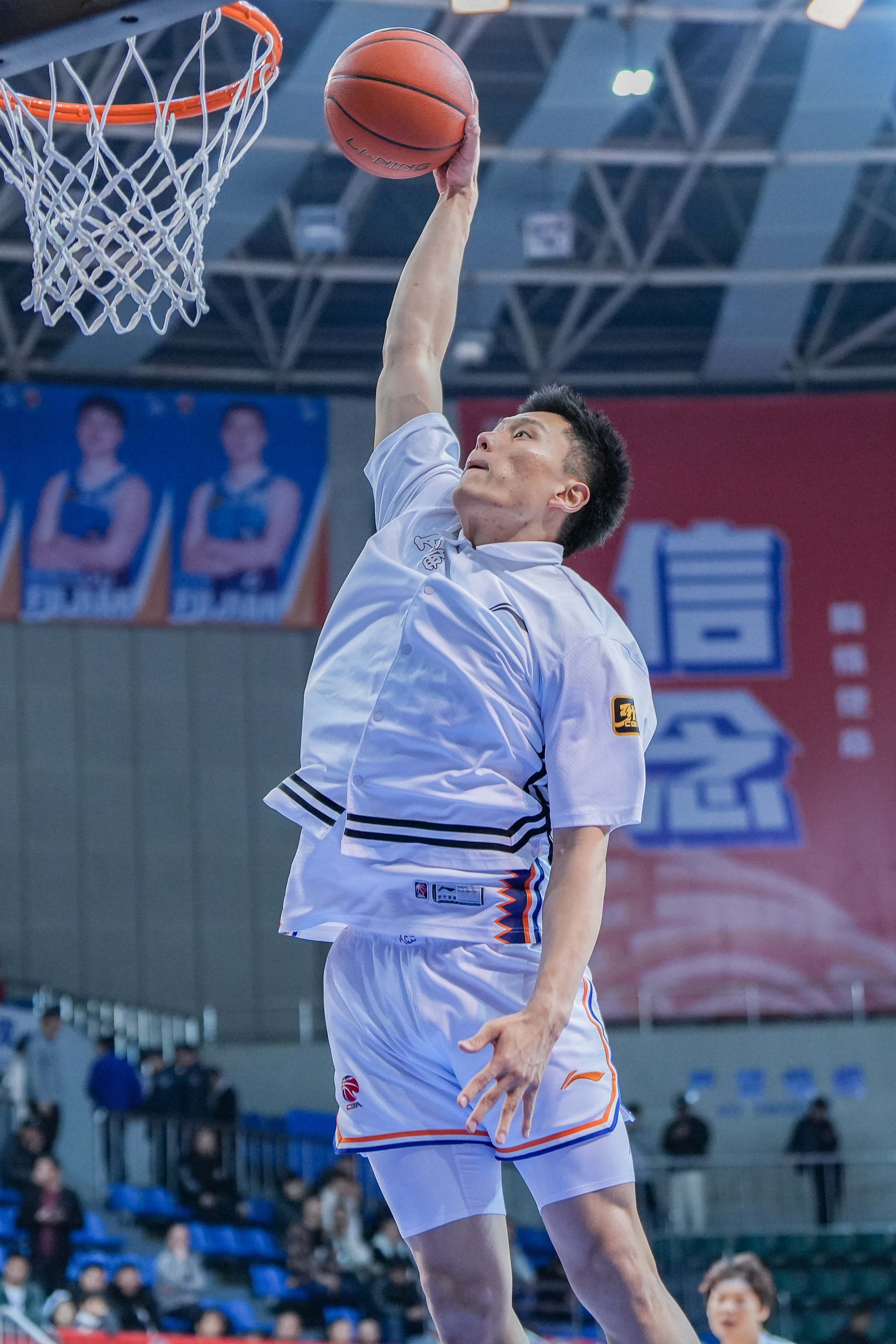  持續(xù)漲球！上海男籃“李花”組合—李弘權(quán)、李添榮