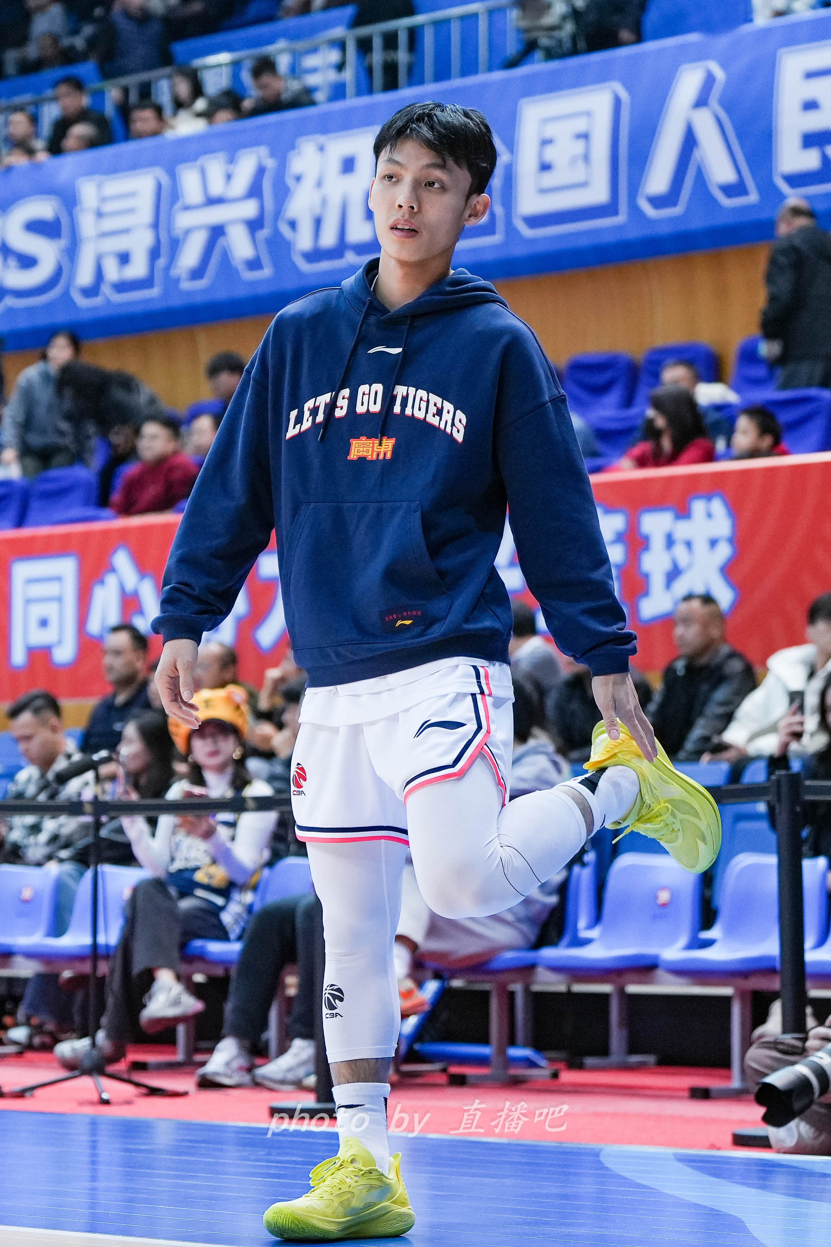  “控球中鋒”！徐杰這身體素質(zhì)有億點(diǎn)東西