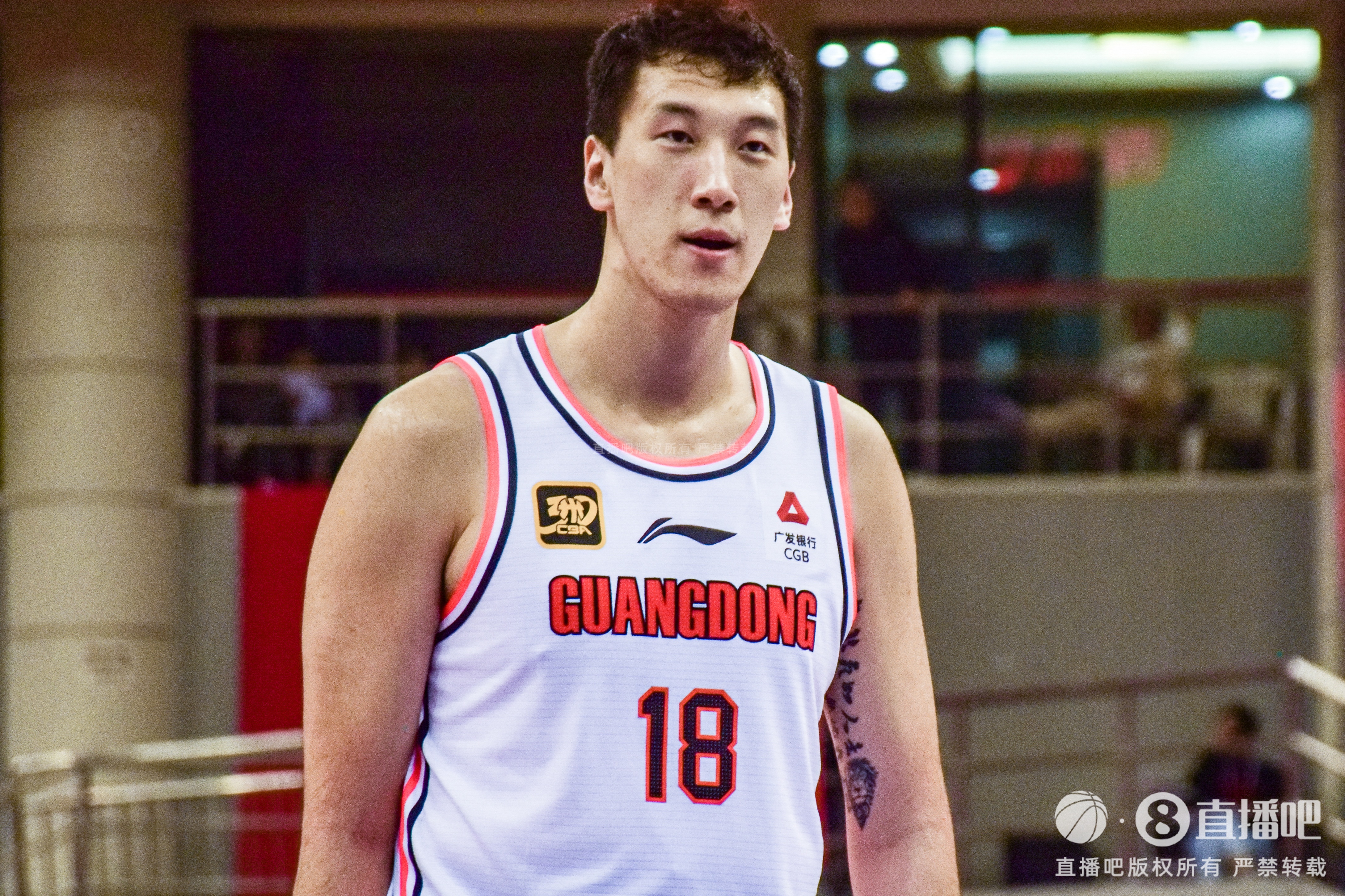  拼盡全力！杜潤旺三分8中6拿到18分2斷&6犯離場 正負值+19最高