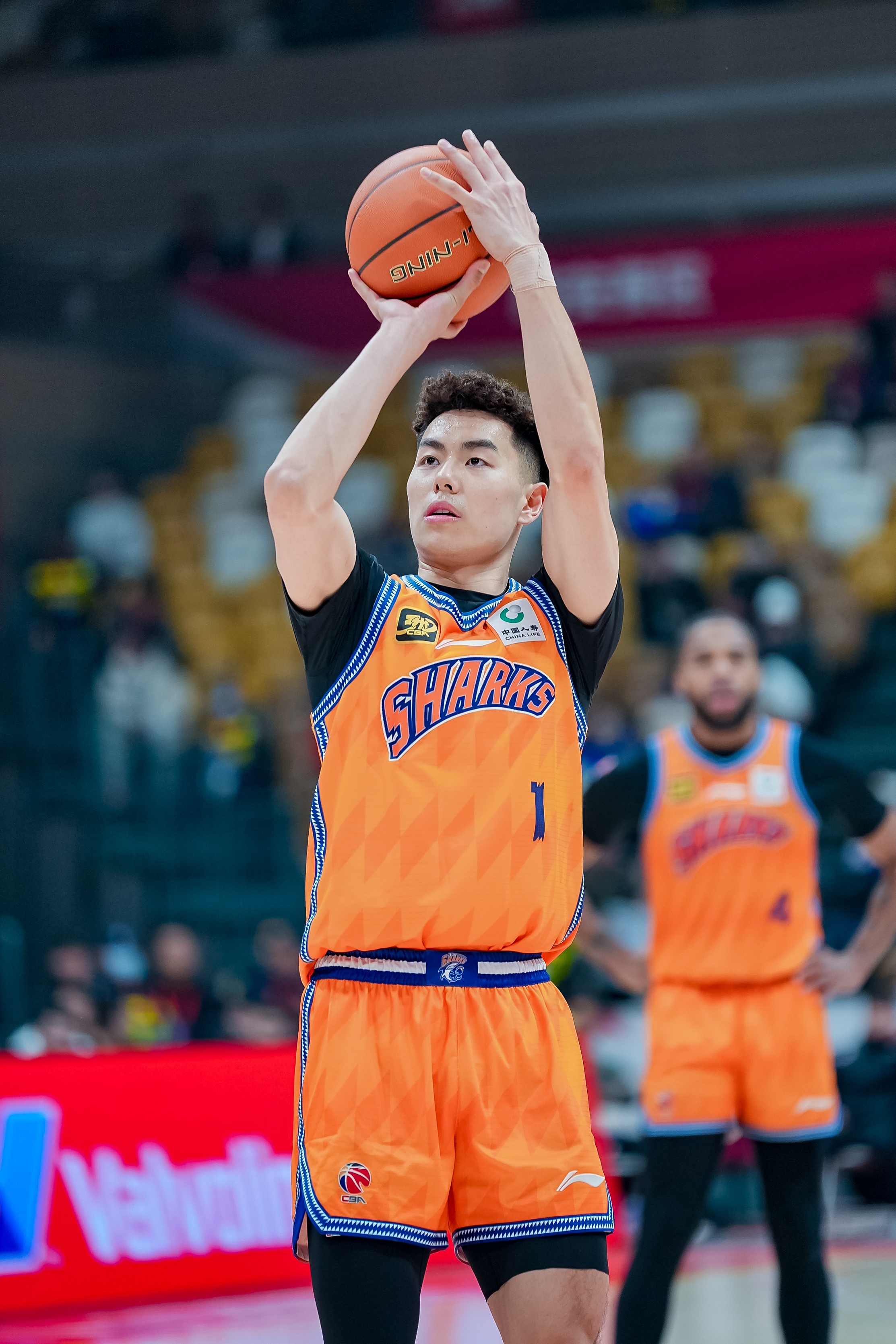  相當(dāng)高效！李添榮10中7&三分7中4拿全隊并列最高18分