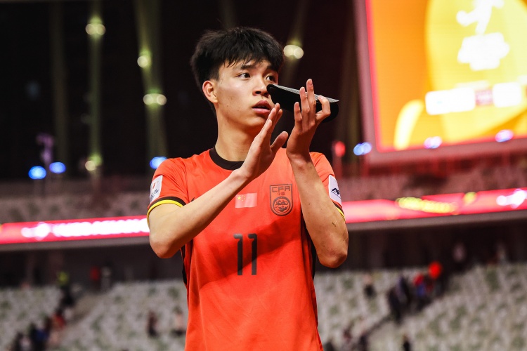  期待首秀！18歲王鈺棟入選中澳戰(zhàn)名單&穿11號，首進國足正賽名單